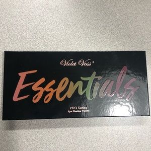 NEW Violet Voss Essentials Eyeshadow Palette